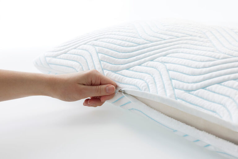 Happy woman on TEMPUR pillow